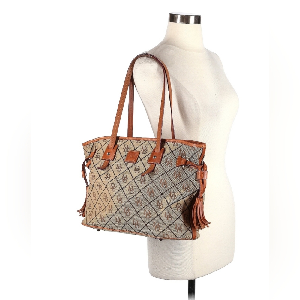 Dooney & Bourke classic tote tan brown leather